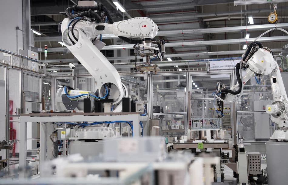 ABB eröffnet voll automatisierte Roboterfabrik in Shanghai
